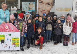 Lékárna, kde to voní. Školáci a předškoláci malovali k 15. narozeninám tematické obrázky