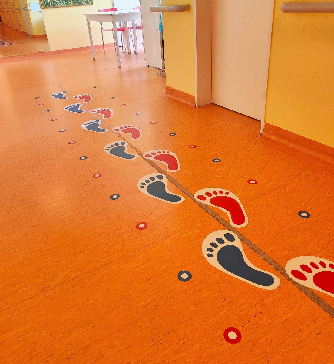 Nový tréninkový chodník pomáhá pacientům nacvičit správný stereotyp chůze